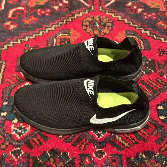 Men’s Nike runners slip one. Size 40 - Picture 2 of 4